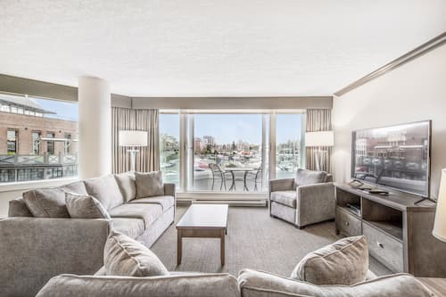 Suite, 1 Bedroom, Marina View | Living area