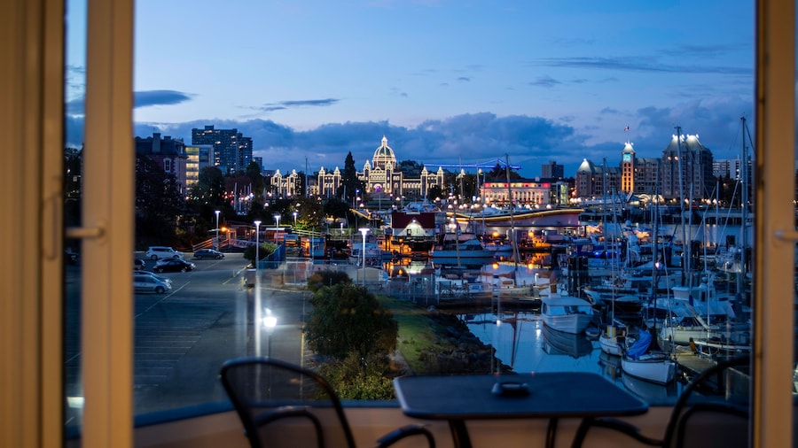 Victoria Regent Waterfront Hotel & Suites