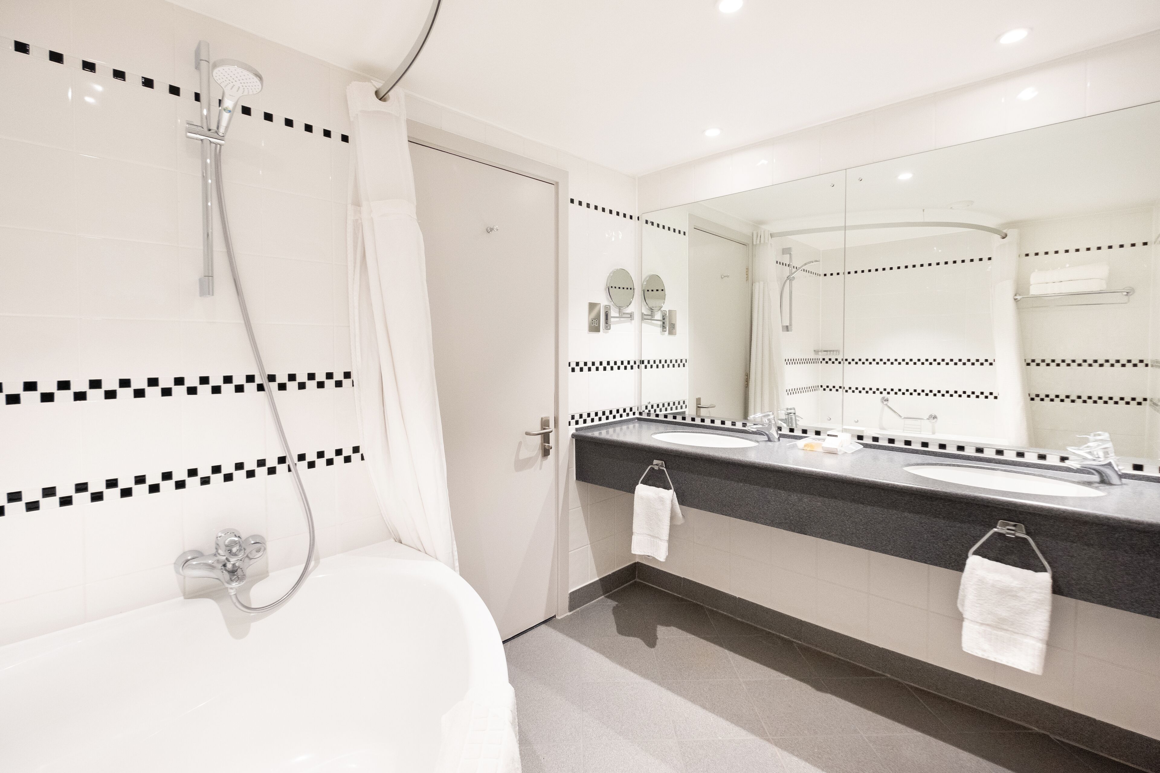 combined shower/bathtub, free toiletries, hair dryer, towels