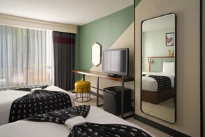 Superior Twin | Laptop workspace, free WiFi, bed sheets