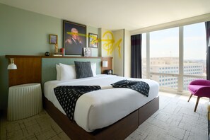 Laptop workspace, free WiFi, bed sheets