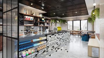 Breakfast and lunch served, American cuisine