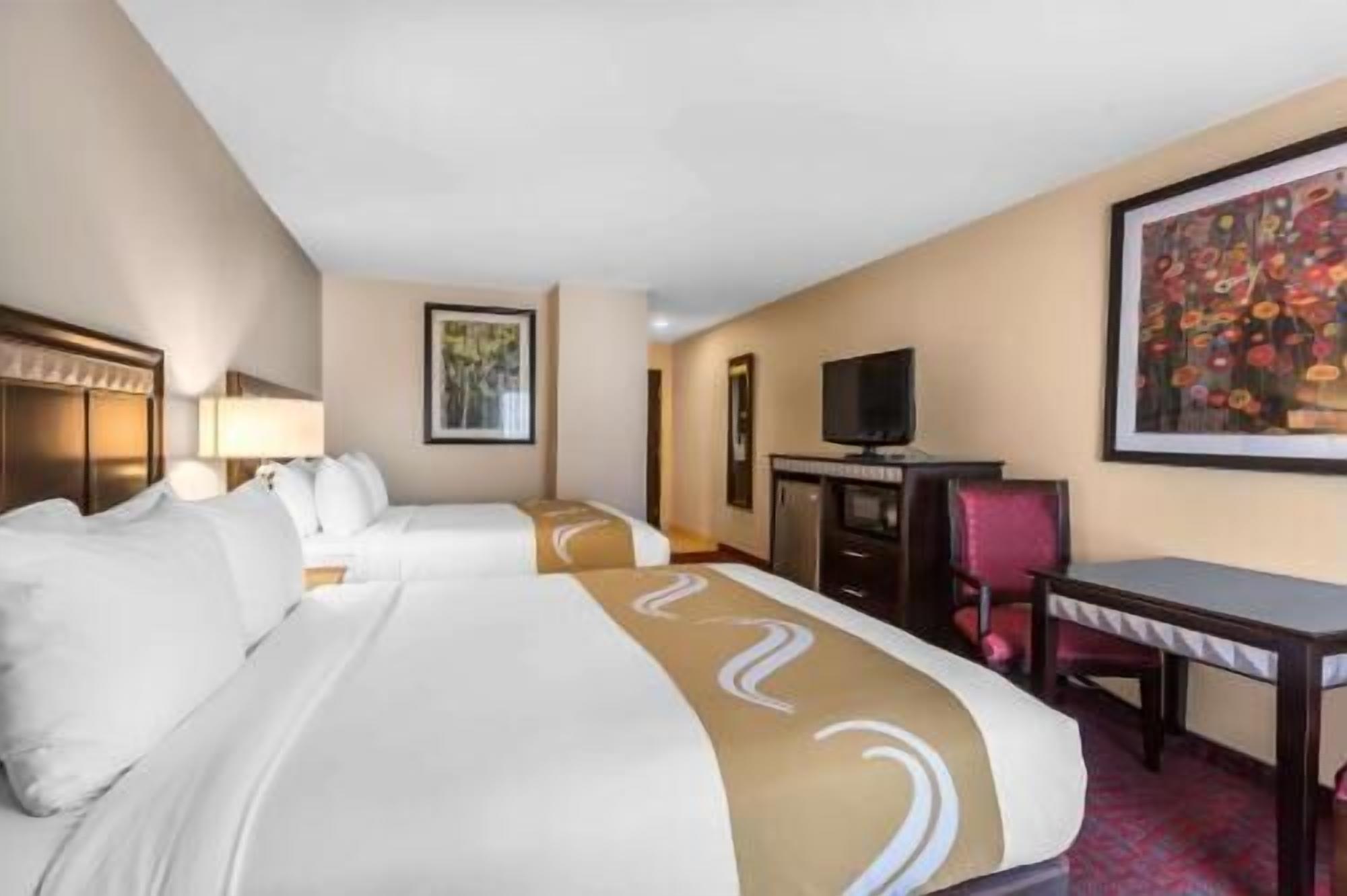 ستائر تعتيم ومكواة/لوح كي وأسرّة أطفال/رضّع (مجانًا) وواي فاي مجانًا