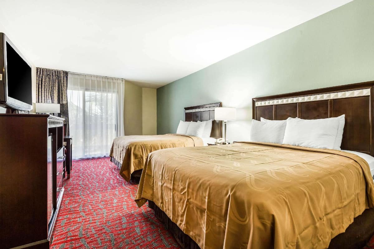 ستائر تعتيم ومكواة/لوح كي وأسرّة أطفال/رضّع (مجانًا) وواي فاي مجانًا