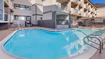 Kolam renang outdoor