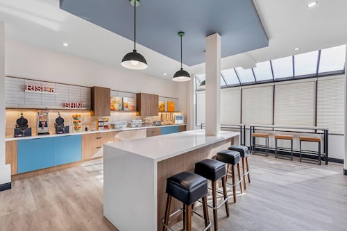 Comfort Inn & Suites Irvine Spectrum