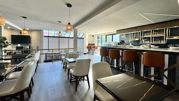 Breakfast, lunch, dinner served; Indian cuisine