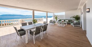 Suite Grand, terraza, vistas al mar | Balcón