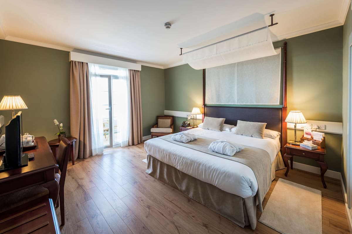 Phòng đôi, ban công, quang cảnh biển | 1 phòng ngủ, minibar, két bảo mật tại phòng, bàn