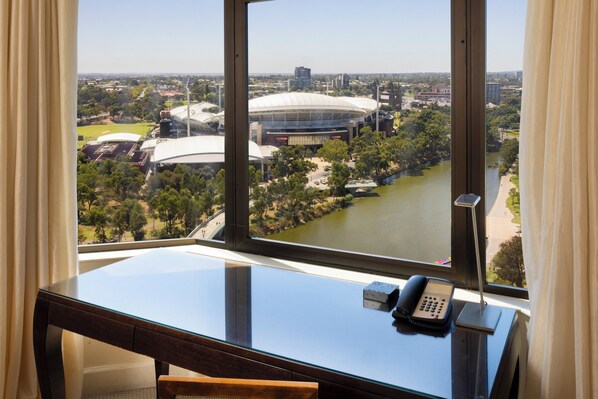 Classic Room, 1 King Bed, Club lounge access, River View (Panoramic River View) | Premium bedding, minibar, in-room safe, desk - InterContinental Adelaide by IHG (Adelaide)