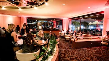 3 restoran, melayani sarapan, makan siang; sajian masakan Jepang