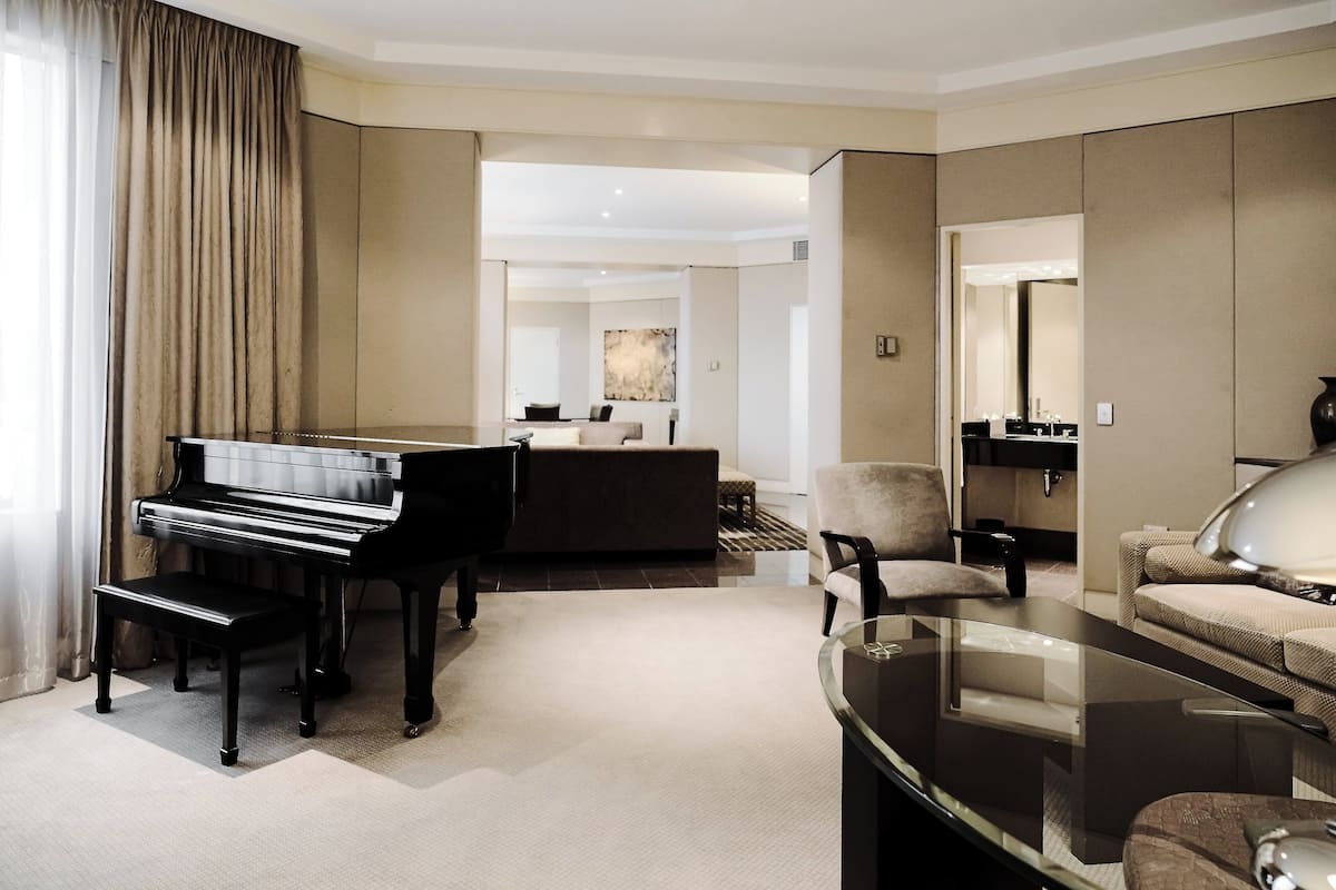 Presidential-Suite, 1 King-Bett | Hochwertige Bettwaren, Minibar, Zimmersafe, Schreibtisch