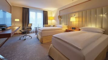 Egyptian cotton sheets, premium bedding, minibar, in-room safe