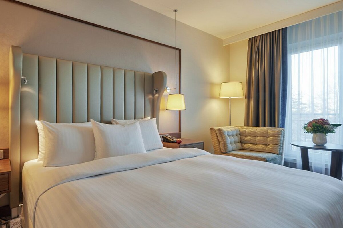 Egyptian cotton sheets, premium bedding, in-room safe, desk