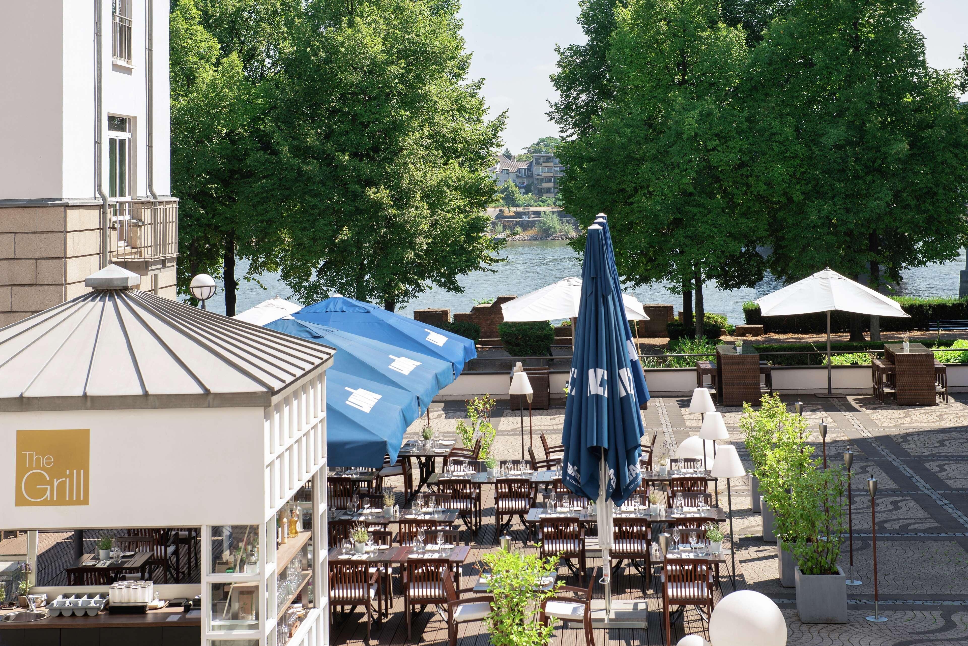 Breakfast, dinner, brunch served; alfresco dining