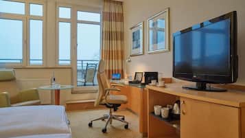 Egyptian cotton sheets, premium bedding, minibar, in-room safe