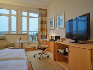 Egyptian cotton sheets, premium bedding, minibar, in-room safe
