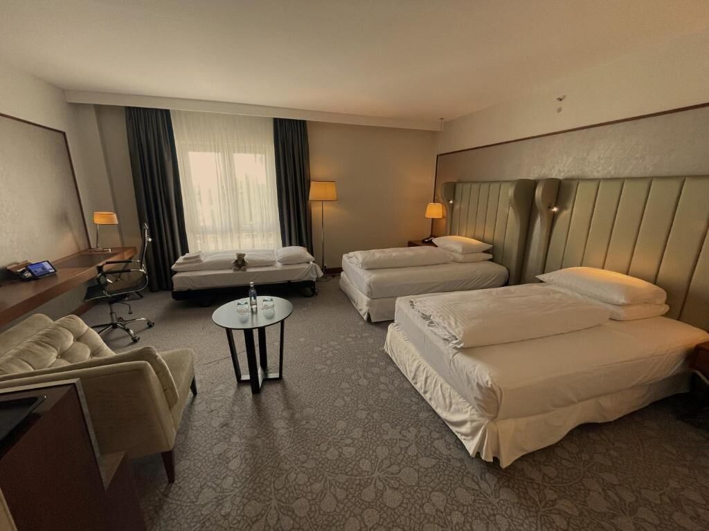 Egyptian cotton sheets, premium bedding, in-room safe, desk