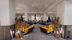 Serves lunch and dinner - The Coppid Beech Hotel (Bracknell)