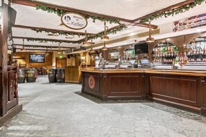 2 restaurants servant le déjeuner