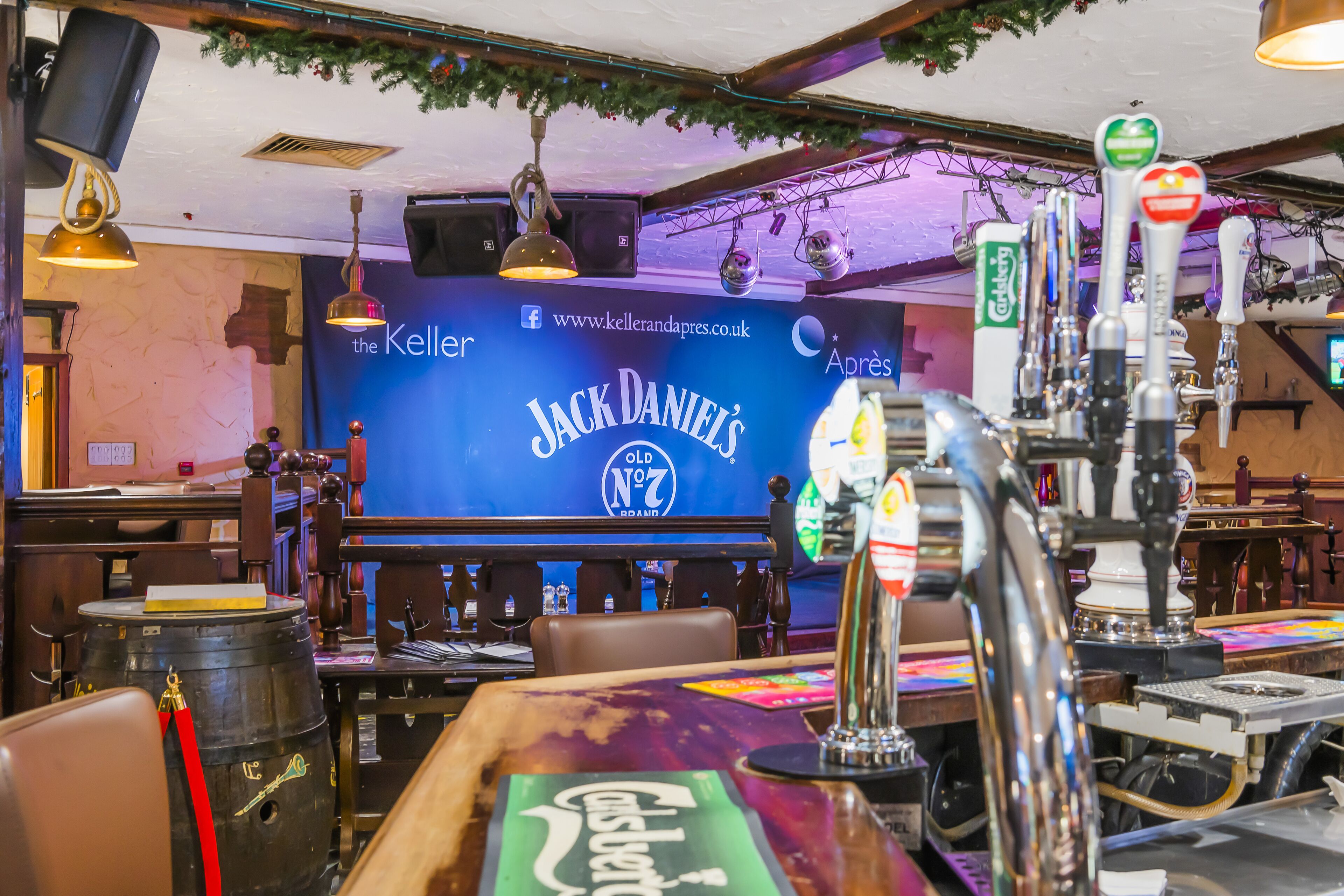 serves lunch and dinner