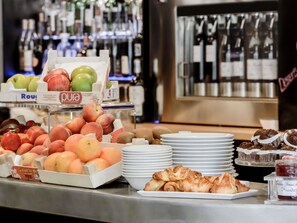 Café da manhã com buffet todos os dias mediante uma taxa
