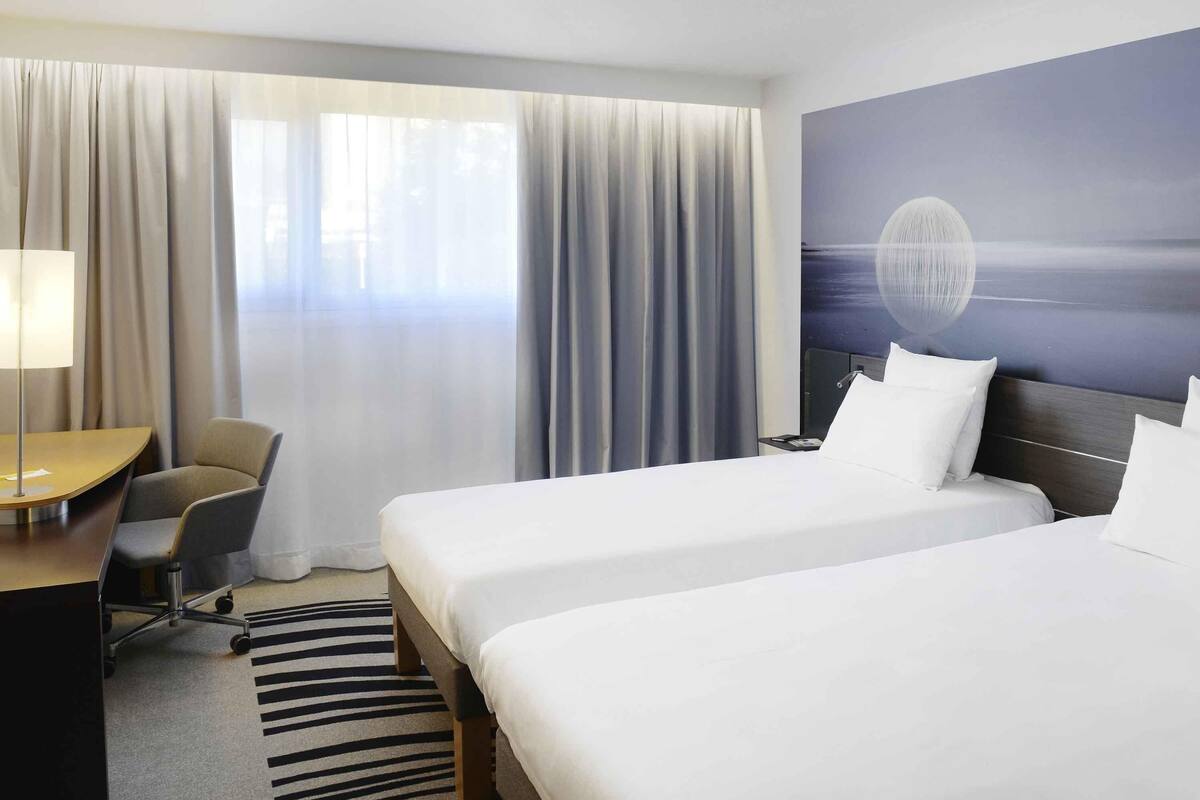 classic room, 2 single beds | desk, blackout curtains, soundproofing, iron/ironing board