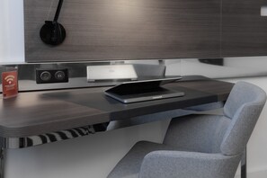 Executive Room, 1 Queen Bed with Sofa bed