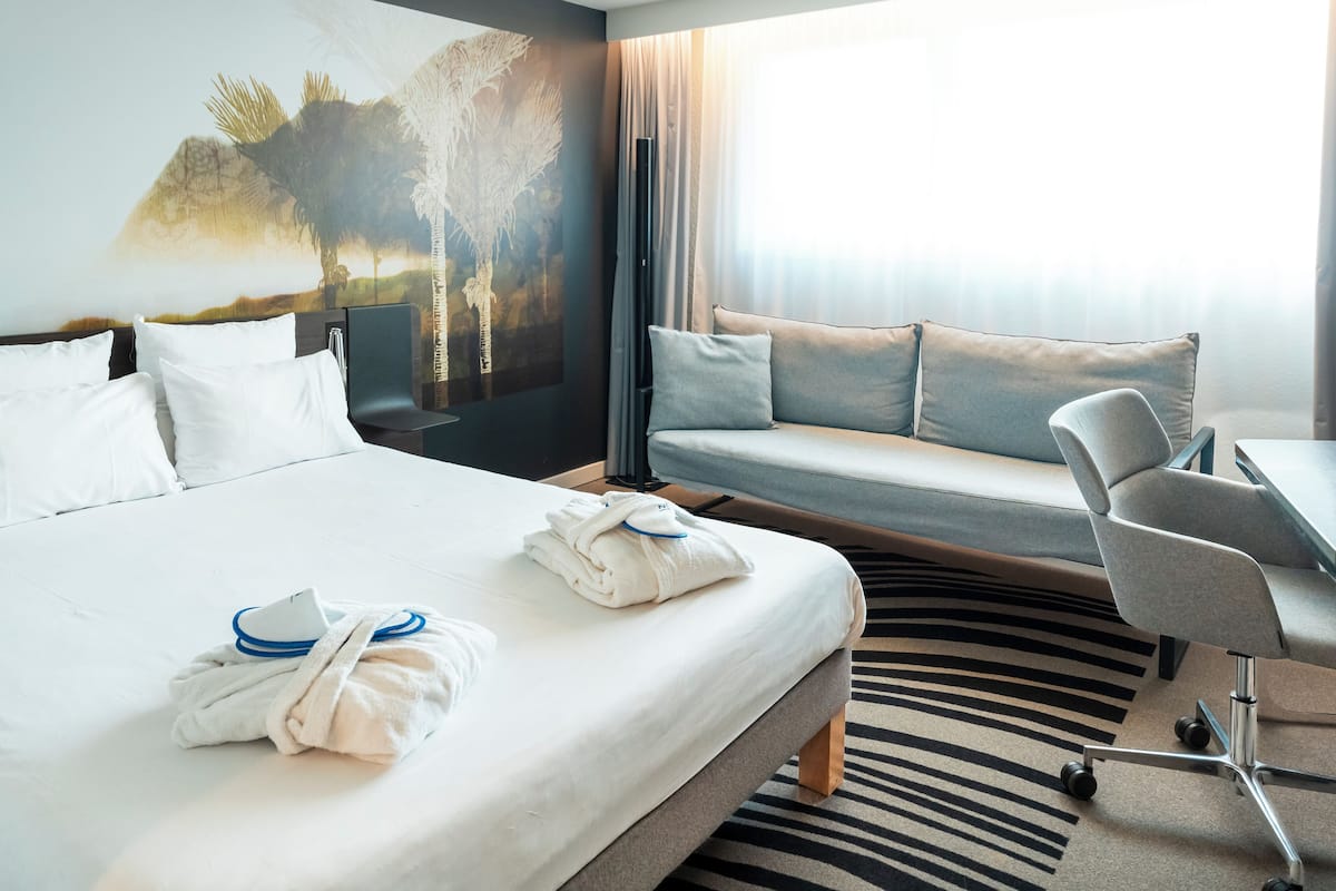 Executive Room, 1 Queen Bed with Sofa bed