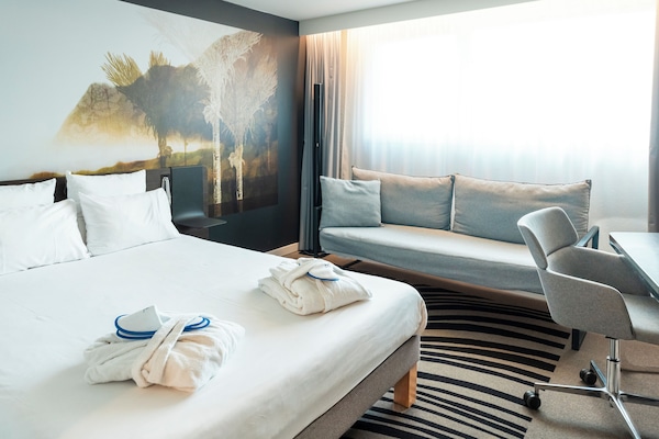 Executive Room, 1 Queen Bed with Sofa bed
