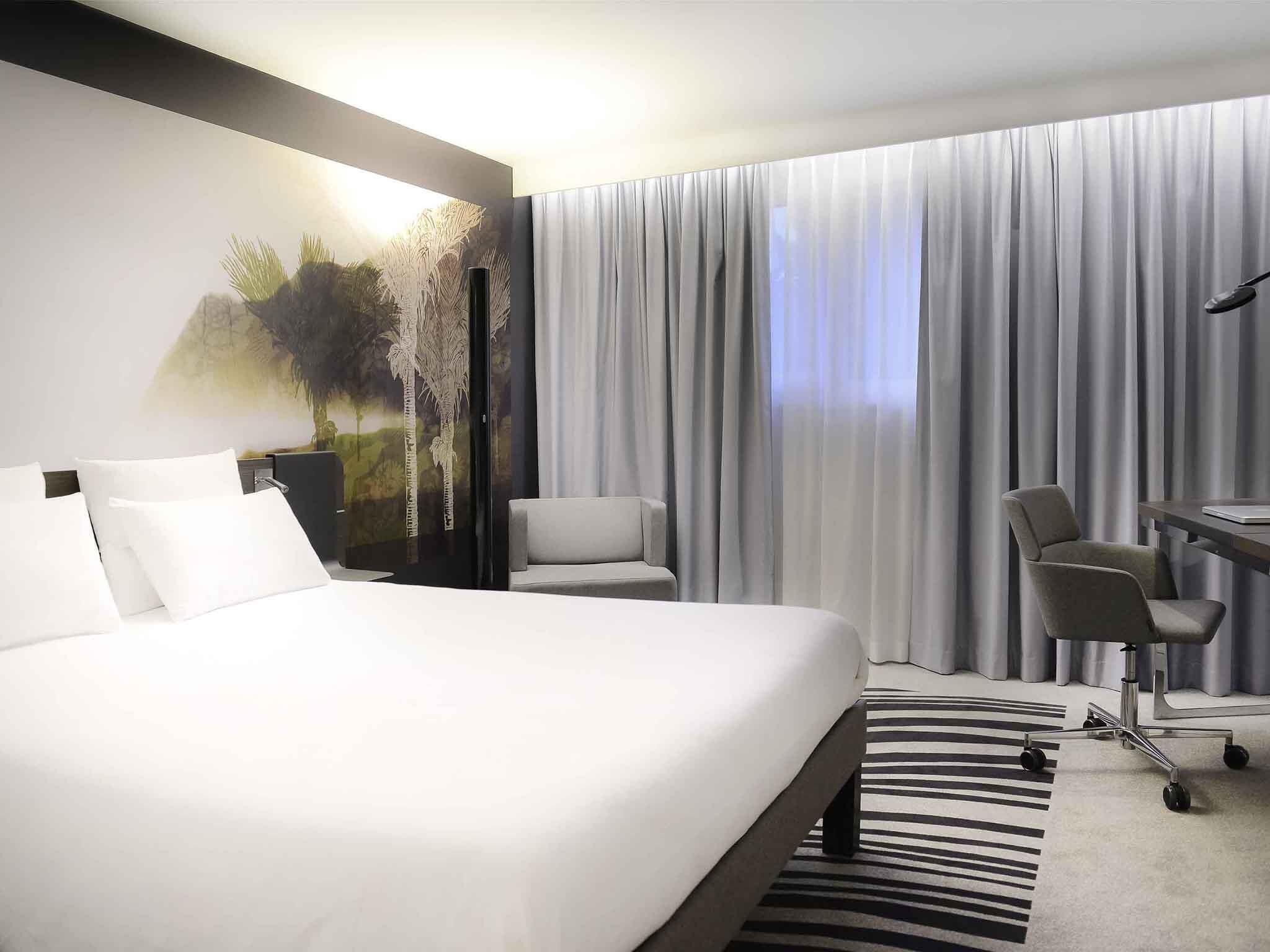 Executive Room, 1 Queen Bed with Sofa bed | Desk, blackout curtains, soundproofing, iron/ironing board