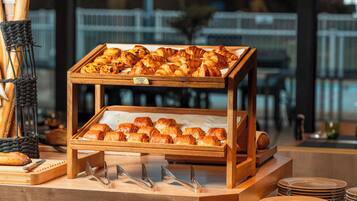 Desayuno buffet todos los días (con cargo)