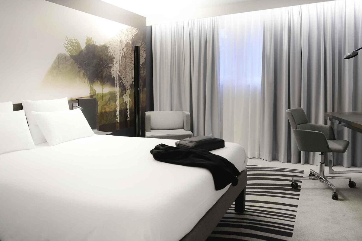 Superior Room, 1 Double Bed | Desk, blackout drapes, soundproofing, iron/ironing board (on request)