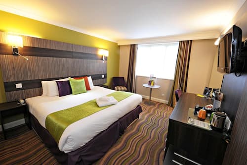Desk, iron/ironing board, free cots/infant beds, free WiFi