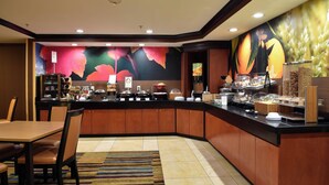 Breakfast meal - Fairfield Inn & Suites Hartford Airport (Windsor Locks)