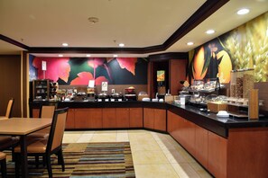 Free continental breakfast - Fairfield Inn & Suites Hartford Airport (Windsor Locks)