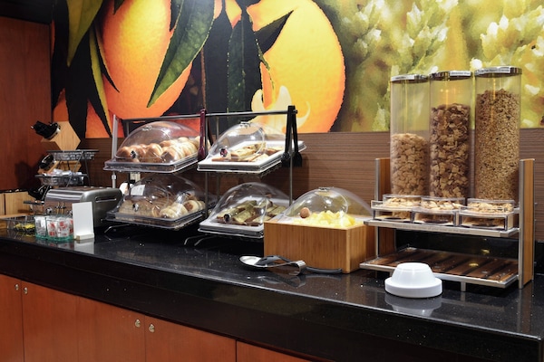 Esmorzar continental gratuït