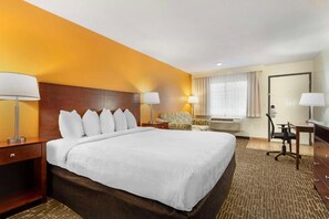 Habitación estándar, 1 cama de matrimonio grande | 1 dormitorio, cortinas opacas, tabla de planchar con plancha