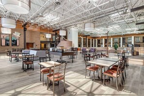 Free daily buffet breakfast - Best Western Of Alexandria Inn & Suites & Conference Center (Alexandria)