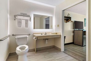 Bathroom - Best Western Of Alexandria Inn & Suites & Conference Center (Alexandria)