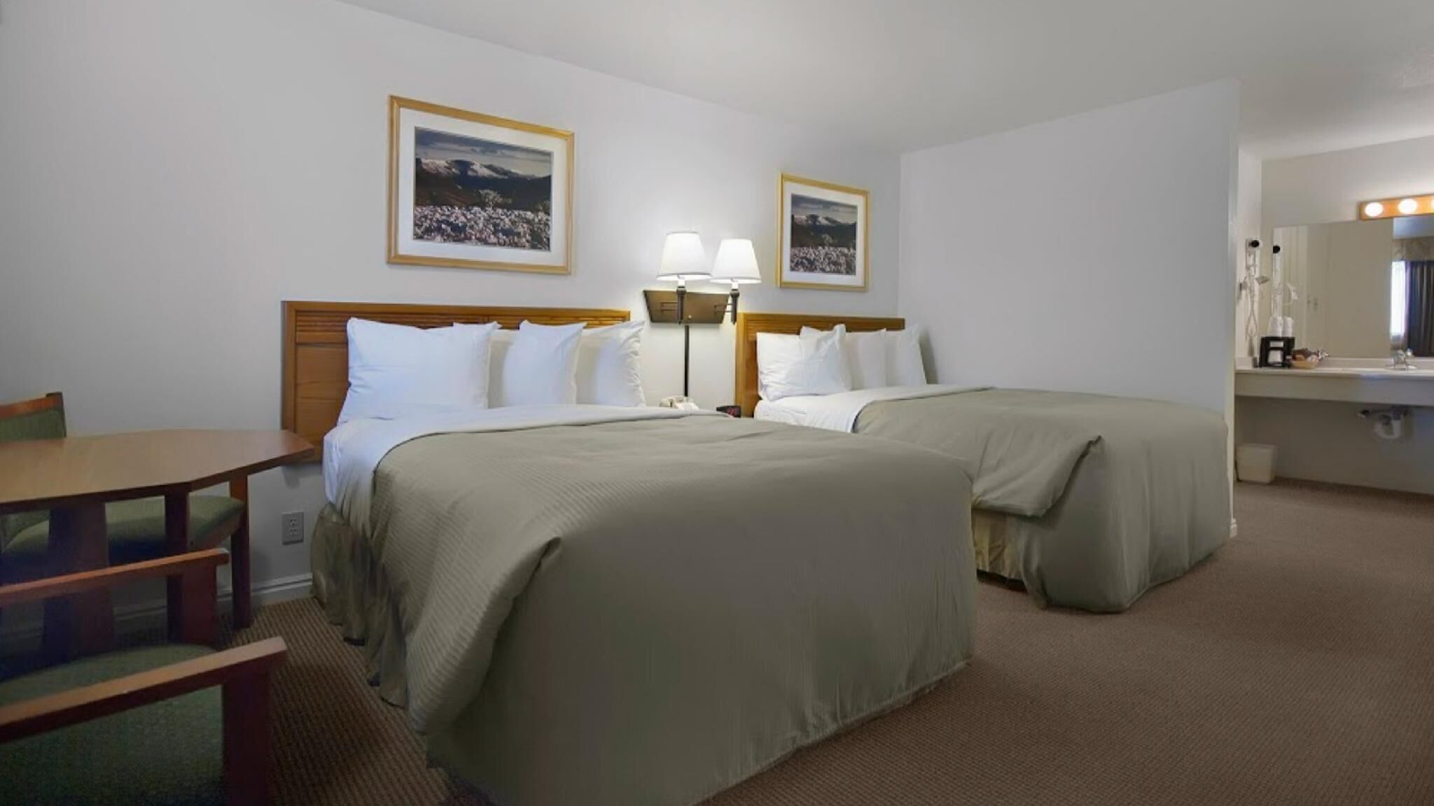 办公桌、熨斗/熨衣板、免费 WiFi、床单