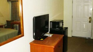 Desk, iron/ironing board, free WiFi, bed sheets - Magnuson Hotel Park Vue (Ely)