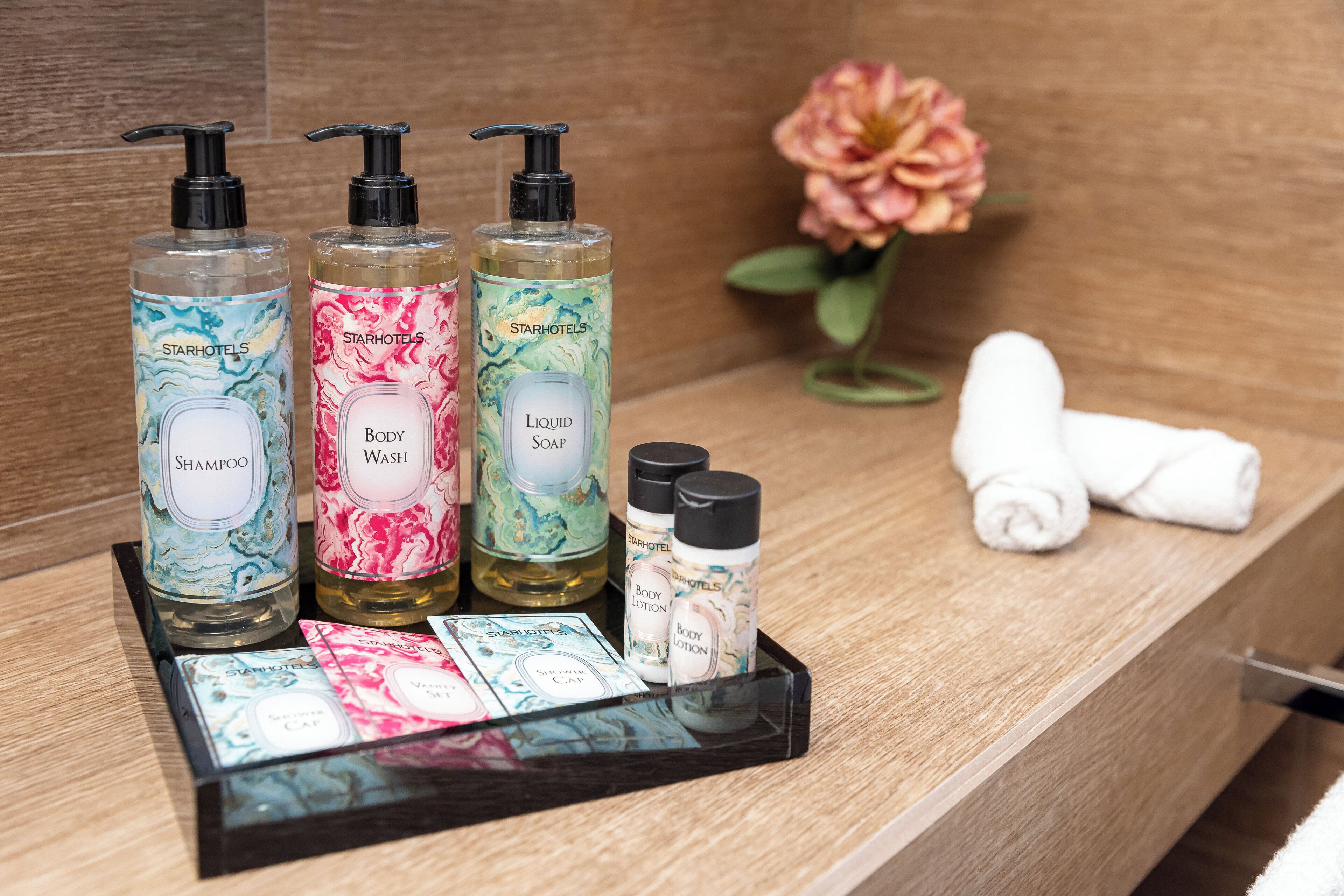 combined shower/bathtub, eco-friendly toiletries, hair dryer, bidet