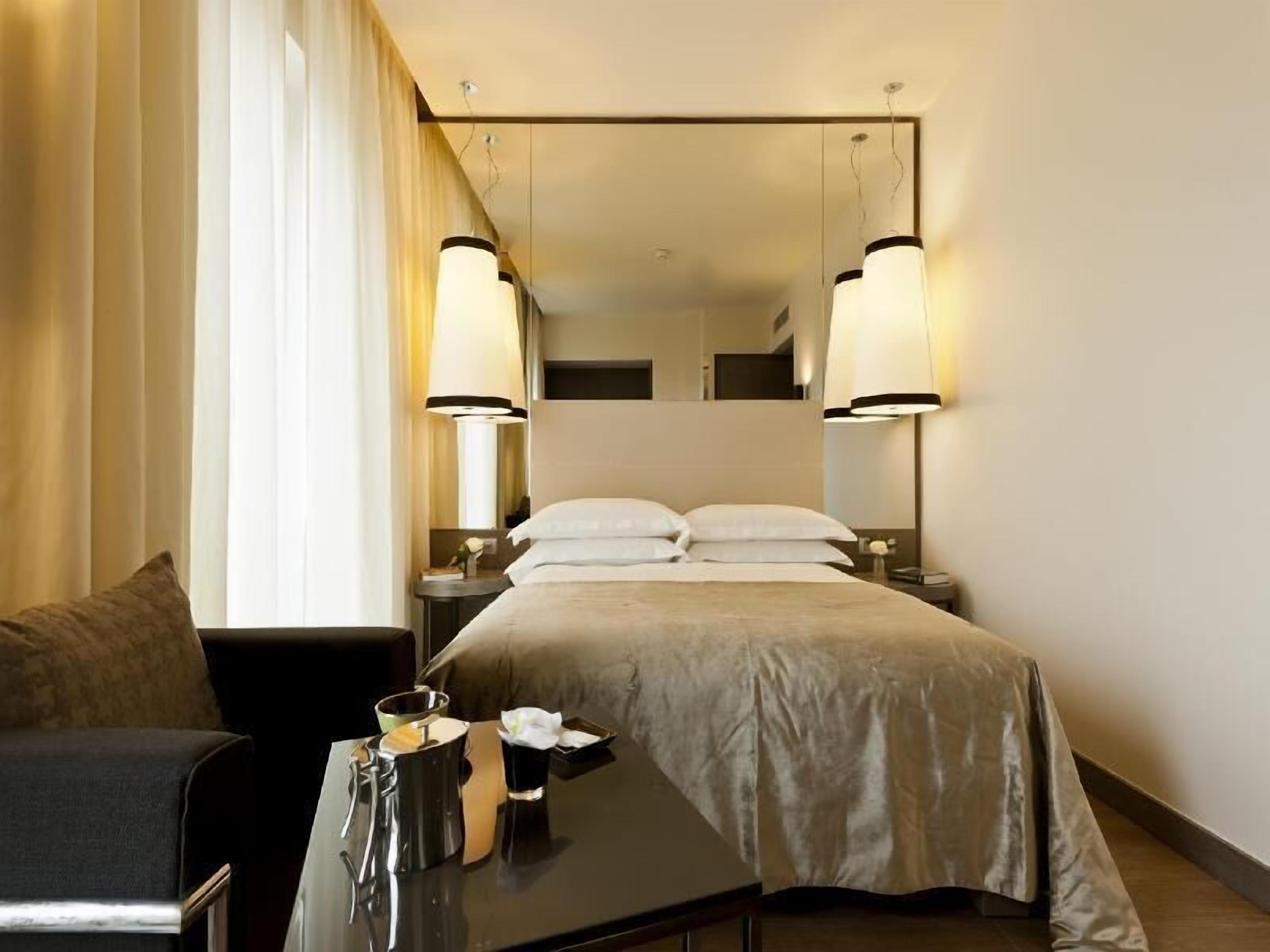 Premium bedding, minibar, in-room safe, desk