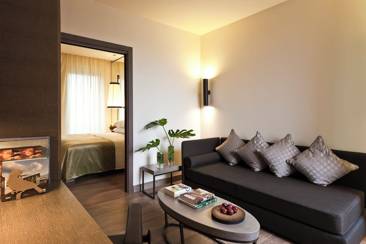 Suite | Premium bedding, minibar, in-room safe, desk