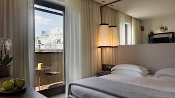 Hochwertige Bettwaren, Minibar, Zimmersafe, Schreibtisch