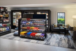 3 restaurantes; se sirve desayuno, almuerzo, cena y brunch
