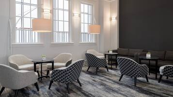 Serves breakfast, lunch and dinner