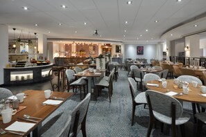 Buffet breakfast on weekdays (GBP 18.50 per person)