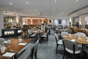 Buffet breakfast on weekdays (GBP 18.50 per person)
